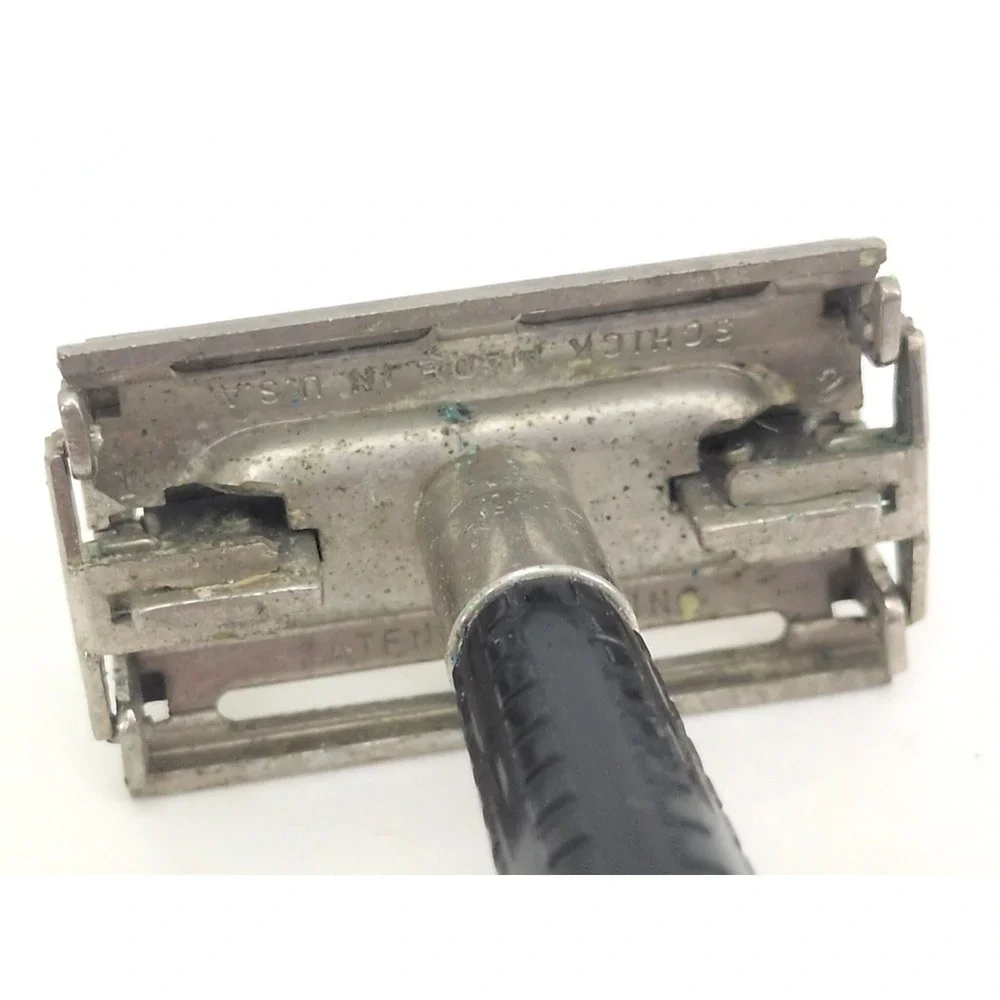 Vintage SCHICK Double Edge Safety Razor Black Twist Open TTO Handle USA